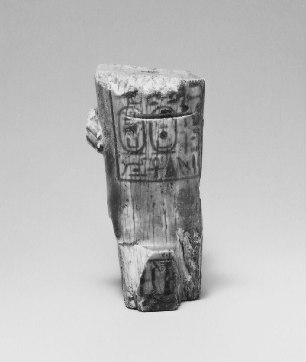 Fragmentary statuette of kneeling King Shabaqo, Glazed steatite, paint