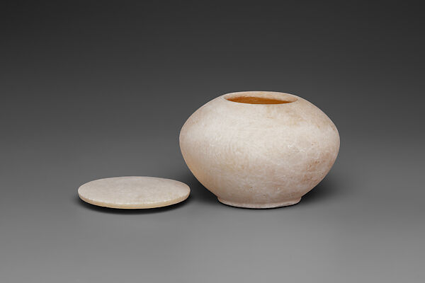 Globular vessel with lid, Travertine (Egyptian alabaster)