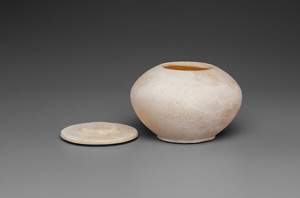 Globular vessel with lid, Travertine (Egyptian alabaster)