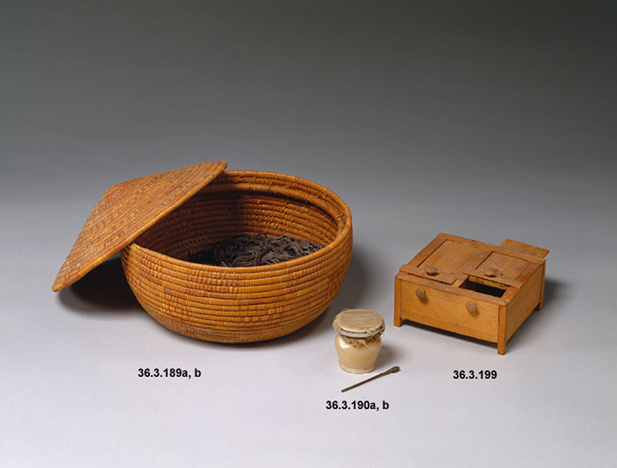 Circular Basket with Conical Lid, Halfa grass, dyed grass, linen cord