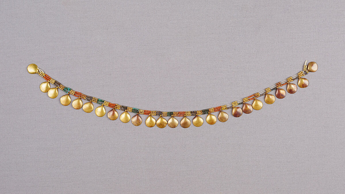 Necklace with shell pendants of Senebtisi, Gold, faience, carnelian, turquoise