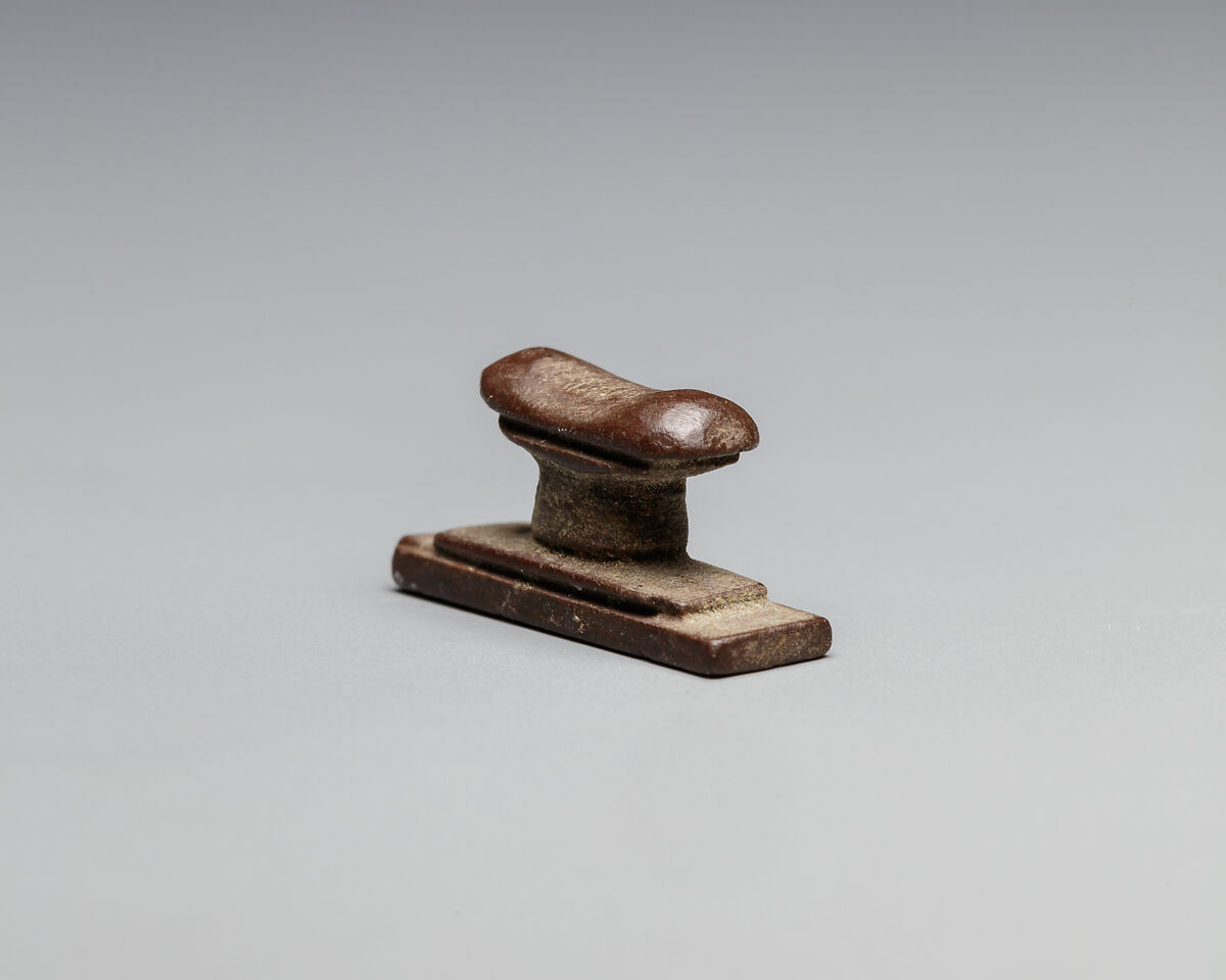 Headrest amulet, Stone