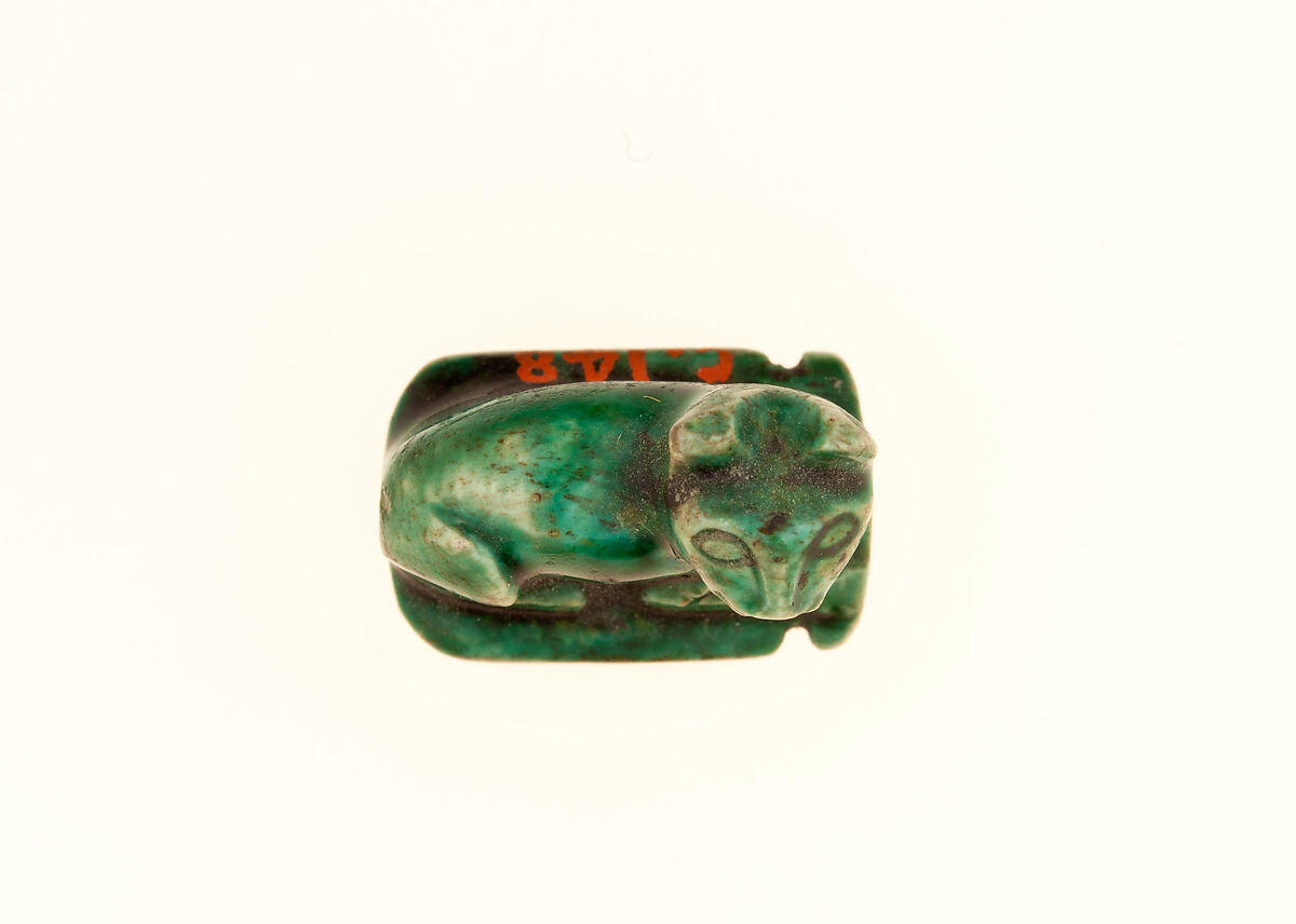 Cat Design Amulet Inscribed With the Cartouche of Aakheperkare (Thutmose I), Green glazed steatite
