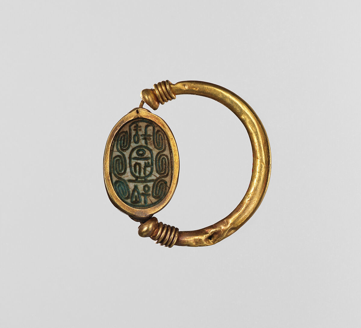Scarab Finger Ring Inscribed for Auserre (Apophis), Gold, glazed steatite