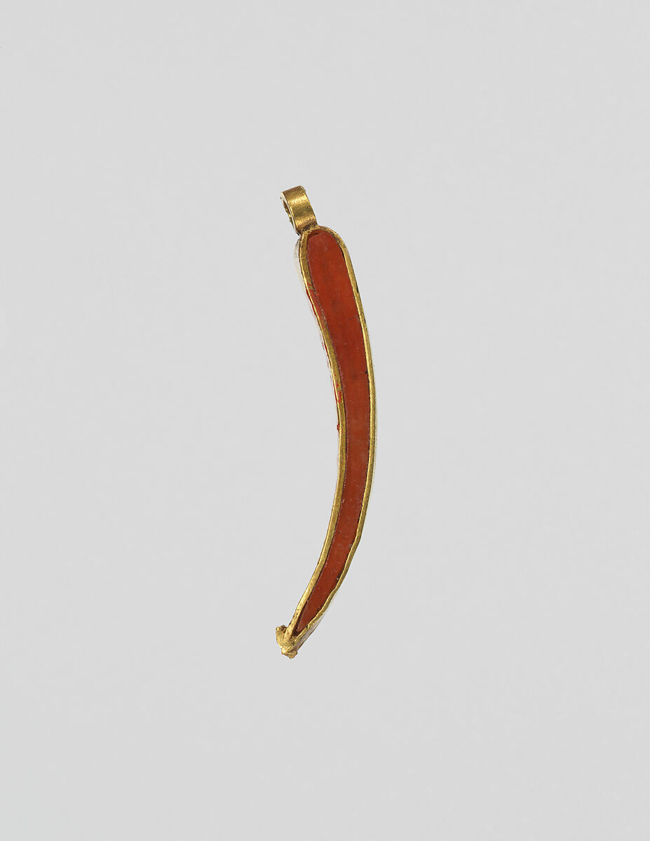 Jewelry element in the shape of a horn, Gold inlaid with carnelian 
