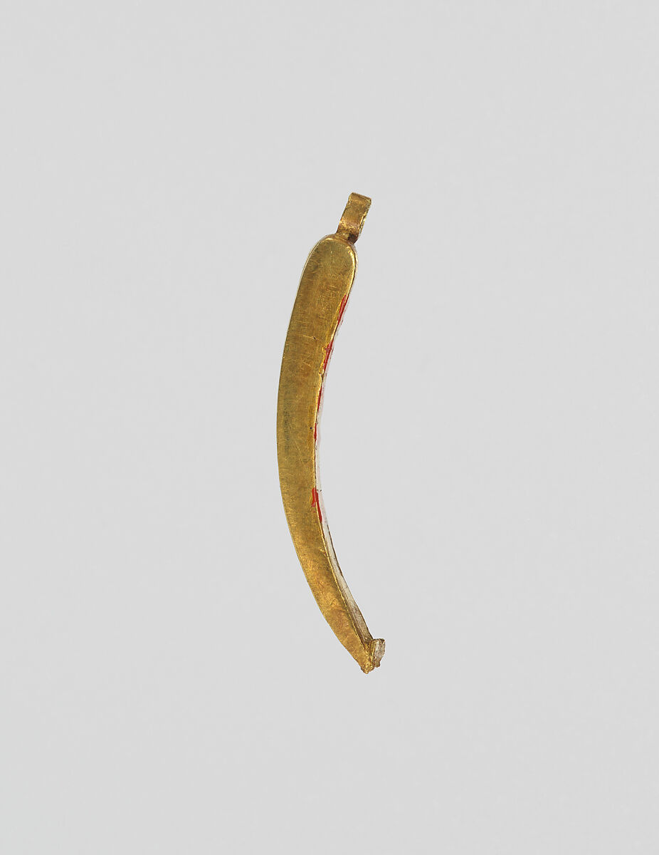 Jewelry element in the shape of a horn, Gold inlaid with carnelian
