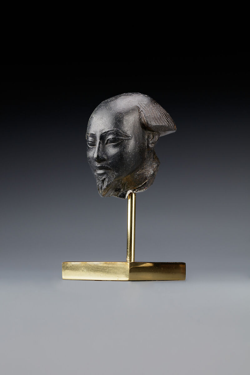 Head fragment from a statuette depicting a "Bald one of Hathor" priest, Steatite