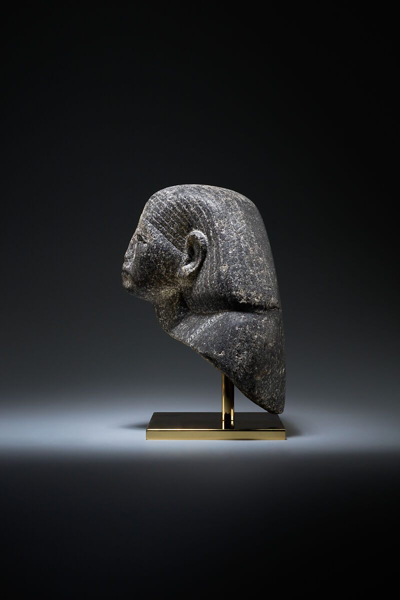 Head and shoulders of a male statue, Granodiorite