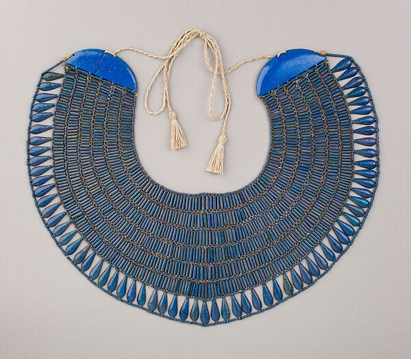 Broad collar, and two dishes of beads, Violet blue faience 