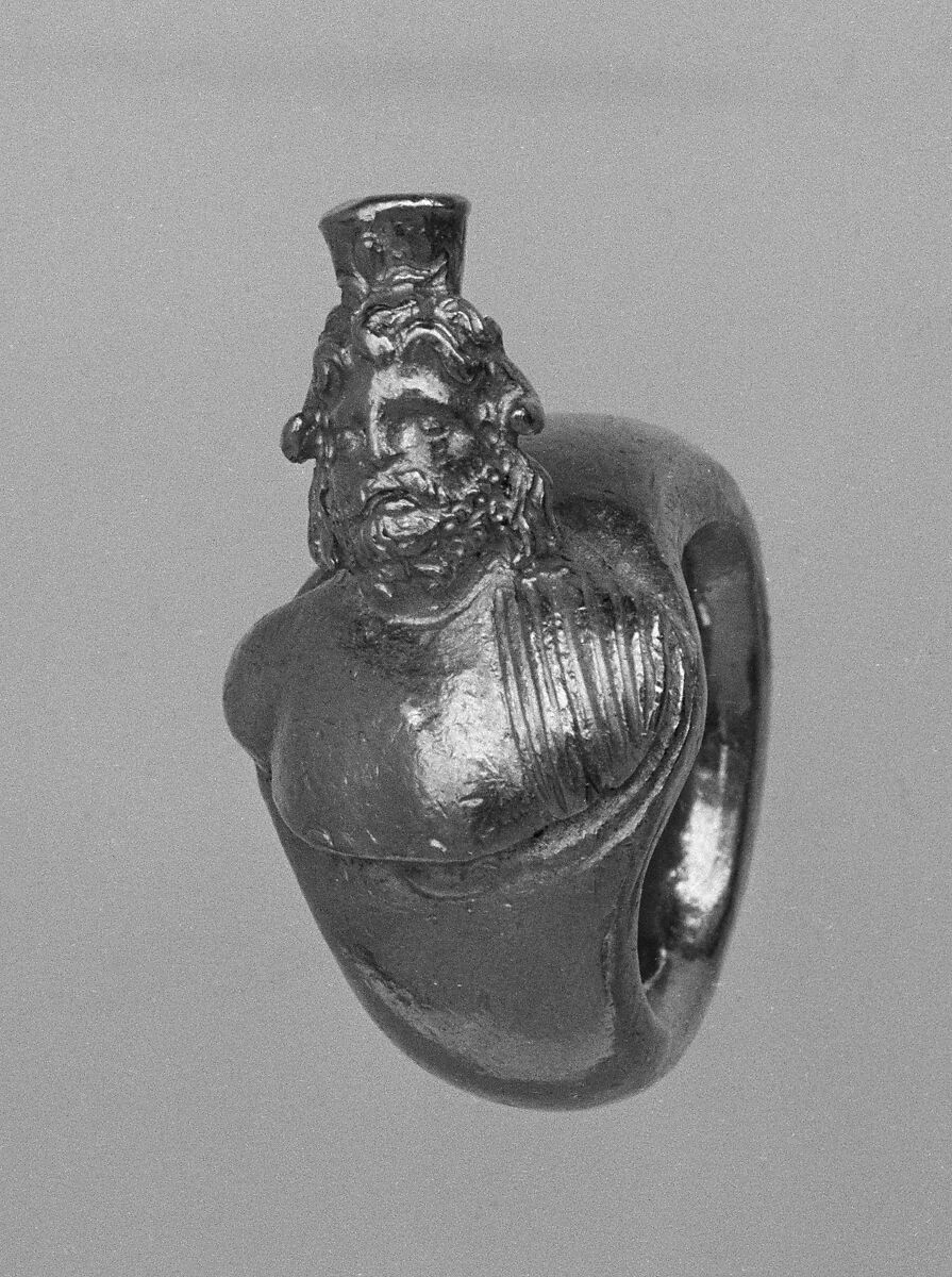 Ring with bezel in the form of a bust of Serapis, Gold 