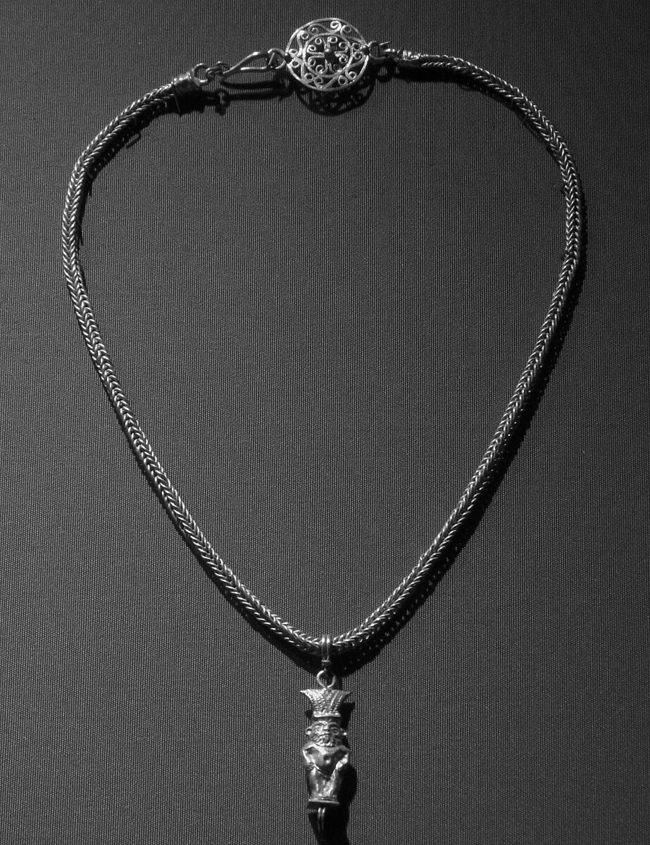 Loop-in-loop chain with intricate openwork medallion at the clasp and a gold Bes pendant, Gold