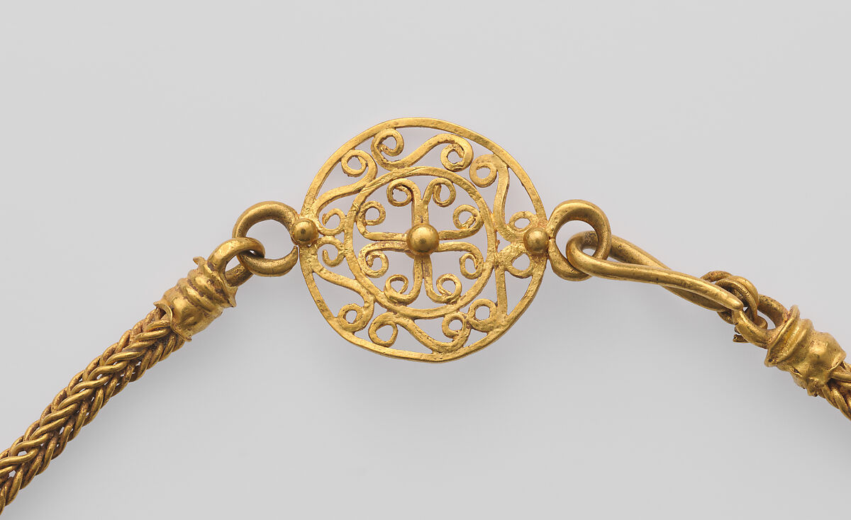 Loop-in-loop chain with intricate openwork medallion at the clasp and a gold Bes pendant, Gold