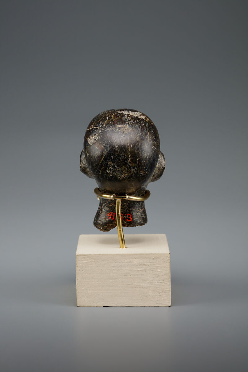 Head of male statue, Steatite or serpentinite