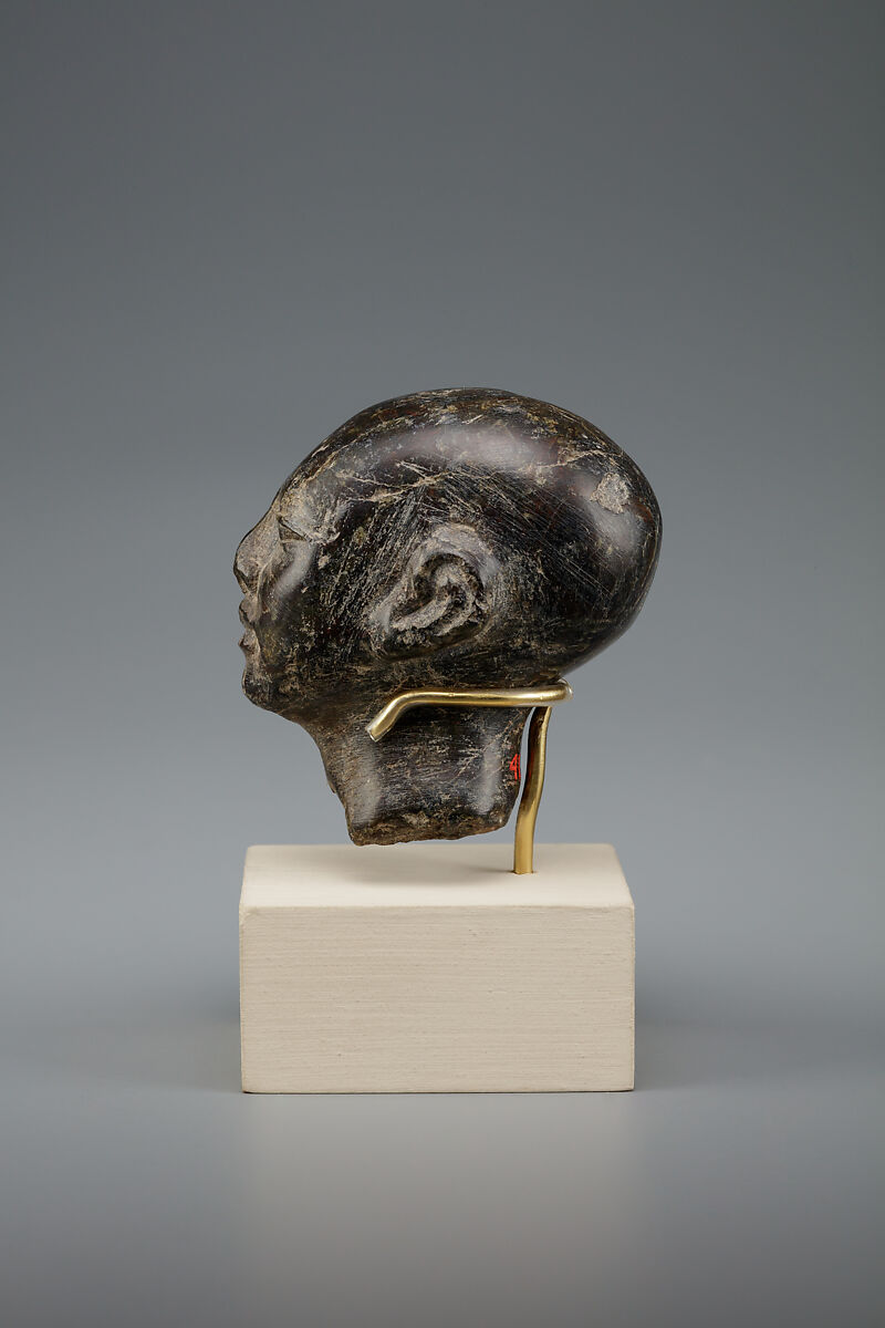Head of male statue, Steatite or serpentinite