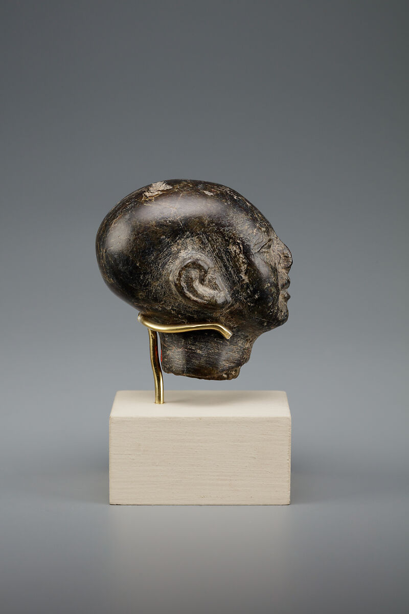 Head of male statue, Steatite or serpentinite