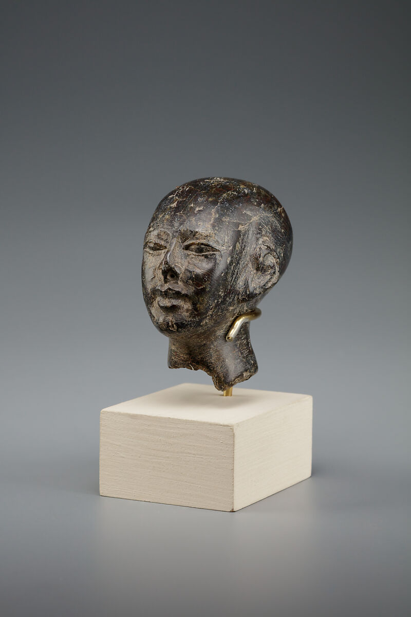 Head of male statue, Steatite or serpentinite