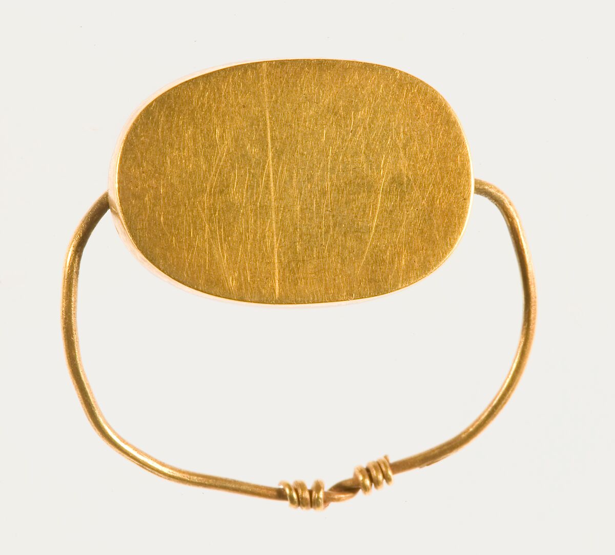 Scarab Finger Ring, Lapis lazuli scarab set in gold plate and on a gold wire ring
Lapis-lazuli