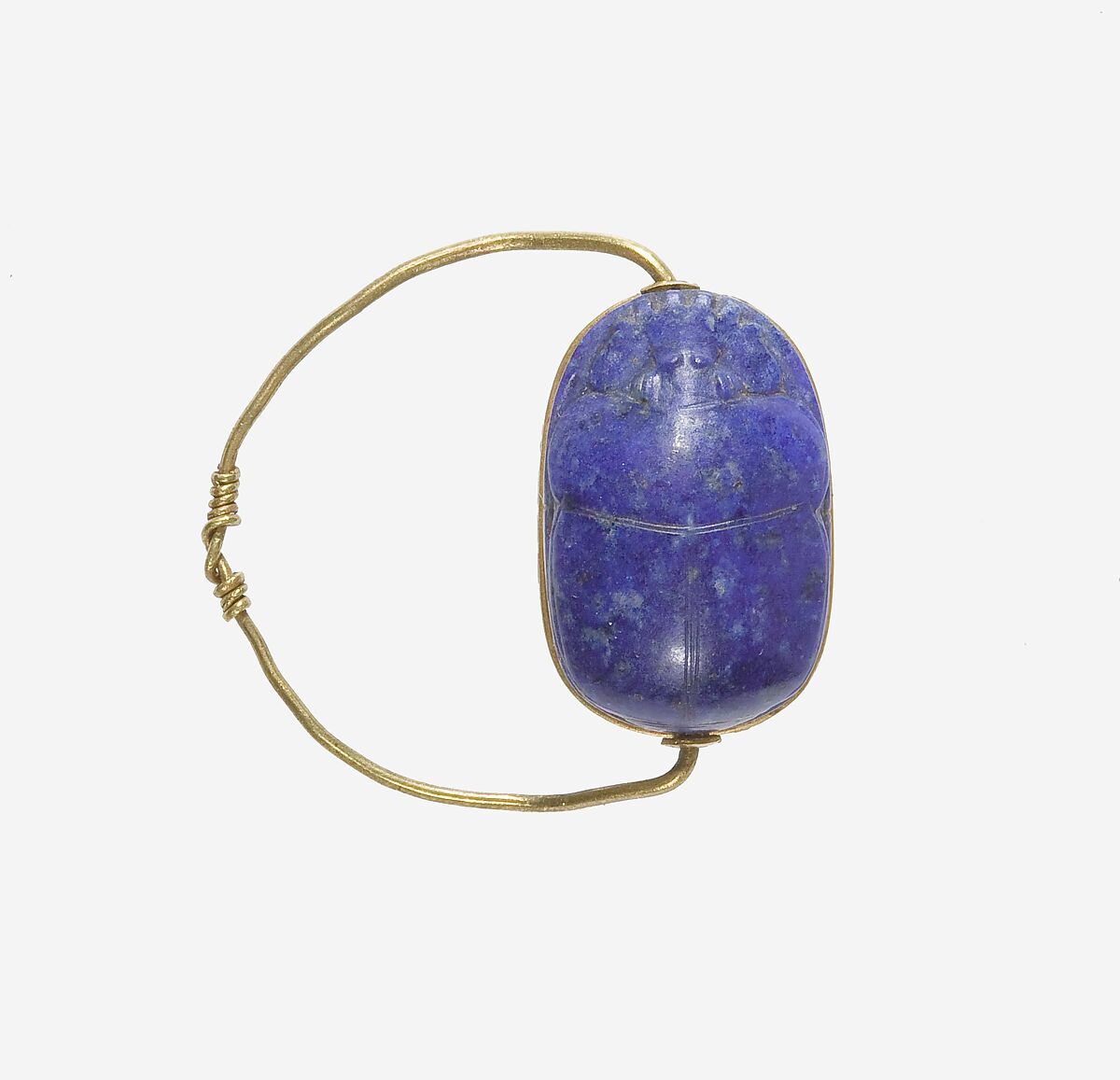 Scarab Finger Ring, Lapis lazuli scarab set in gold plate and on a gold wire ring
Lapis-lazuli 