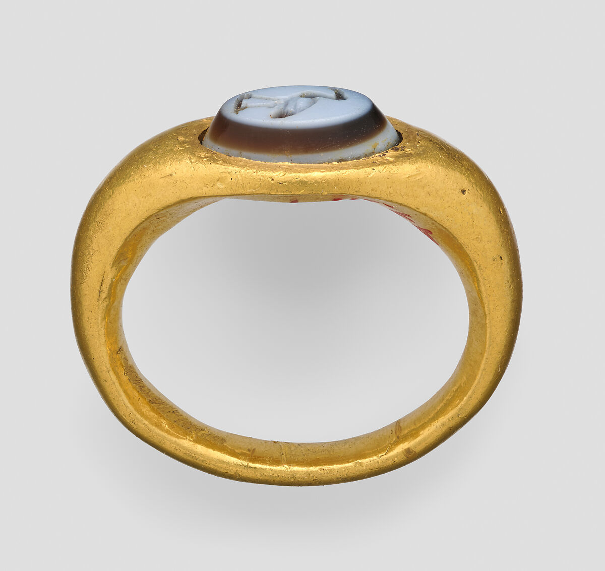 Ring with a nicolo intaglio of an ibis, gold, nicolo