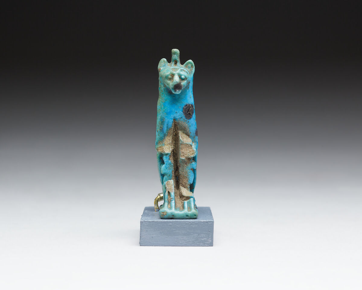 Cat with kittens amulet, Faience