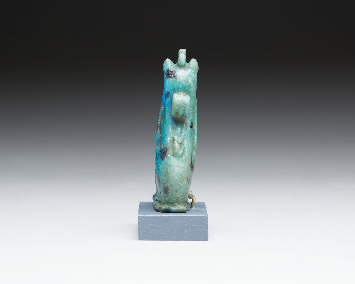 Cat with kittens amulet, Faience
