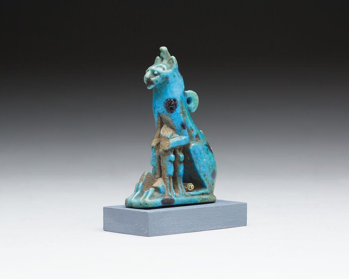 Cat with kittens amulet, Faience 