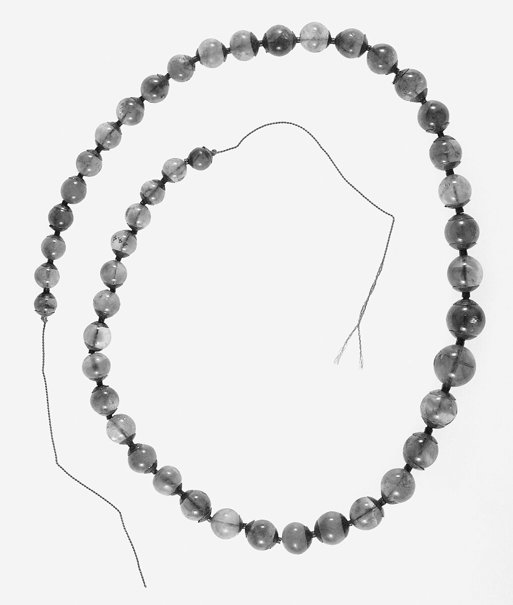 String of 46 round beads in graded sizes, Amethyst with gold caps
