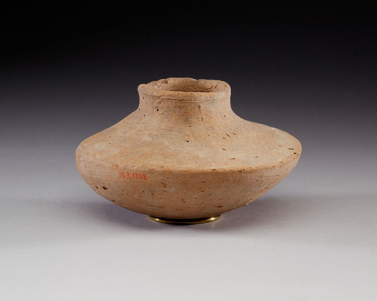 Lamp, Coarse light red pottery