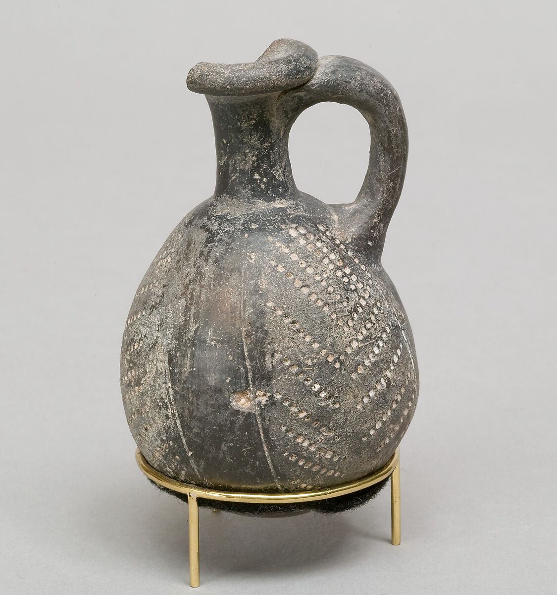 Tell el-Yahudiya-ware juglet, Black incised ware 