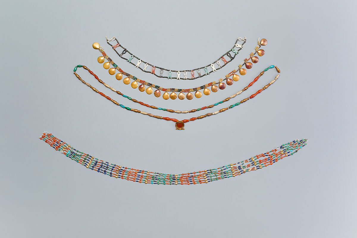 Necklace with Shen-Amulet of Senebtisi, Gold, carnelian, turquoise, faience (some restored)