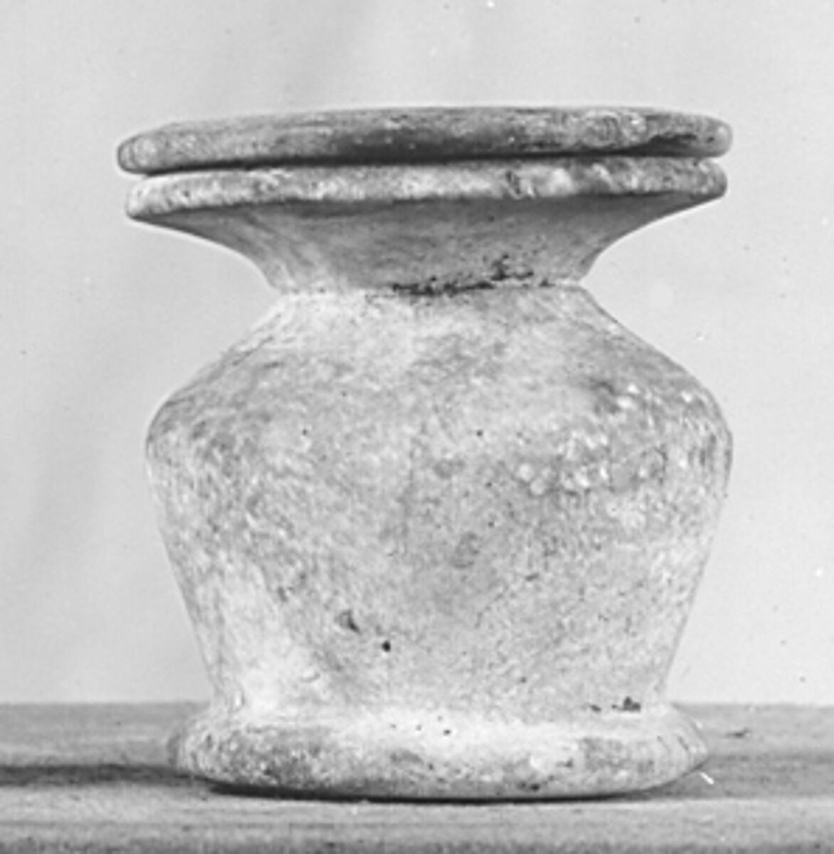 Kohl jar, Travertine (Egyptian alabaster)
