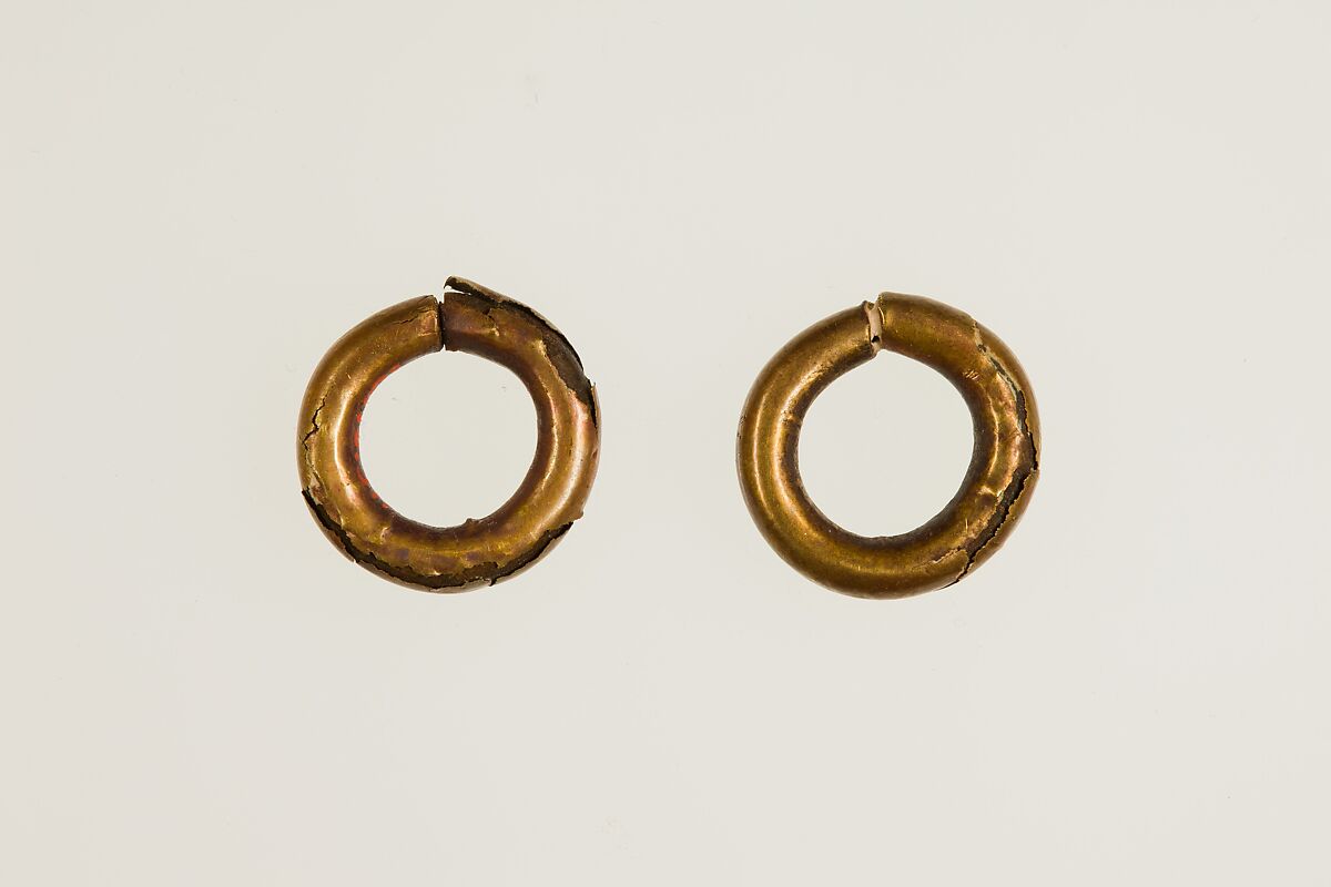 Pair of Earrings (with 16.10.310), Bronze or copper alloy, gold foil 