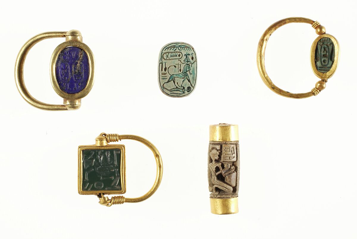 Scarab Finger Ring with the Names of Thutmose III and Hatshepsut, Gold, lapis lazuli