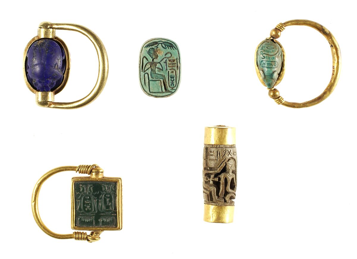 Scarab Finger Ring with the Names of Thutmose III and Hatshepsut, Gold, lapis lazuli