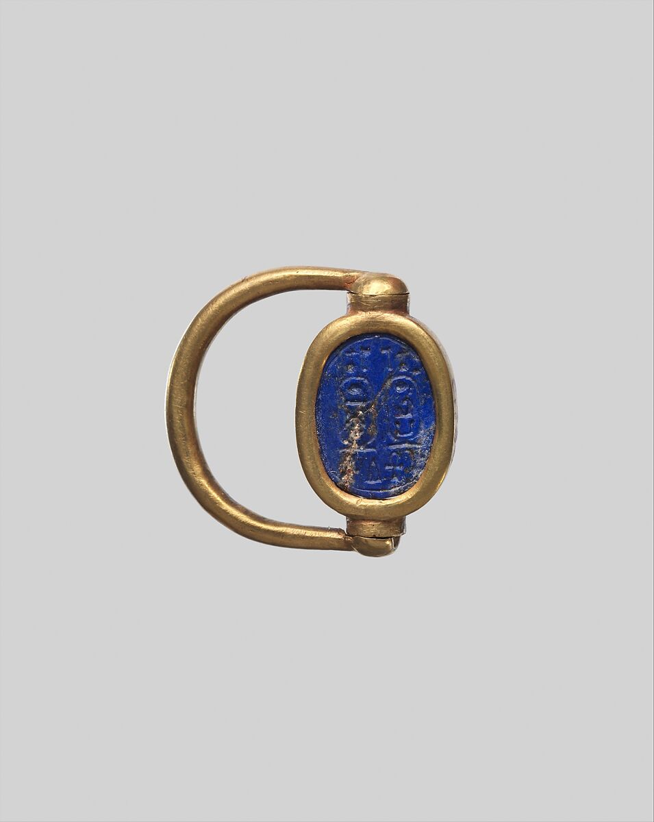 Scarab Finger Ring with the Names of Thutmose III and Hatshepsut, Gold, lapis lazuli