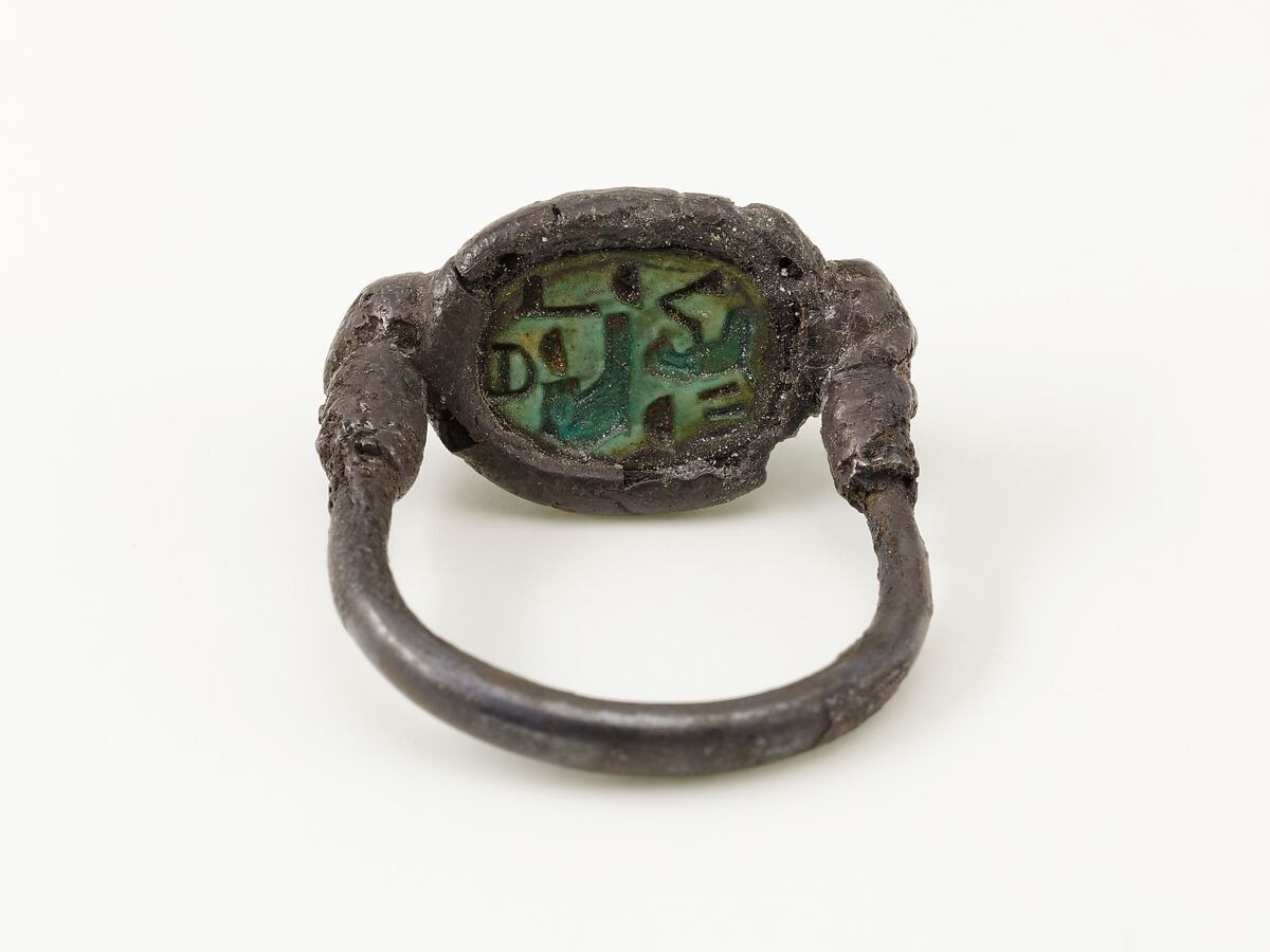 Scarab Finger Ring Inscribed "God's Wife Hatshepsut", Steatite (glazed), silver 
