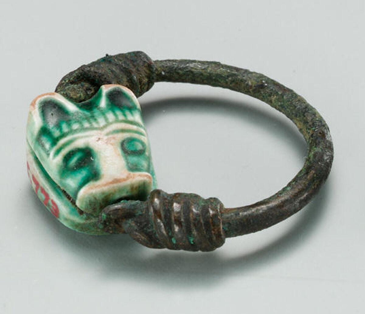 Ring with a Feline's Head, Steatite (glazed), copper
Green glazed steatite lion head seal, mounted on copper wire ring 