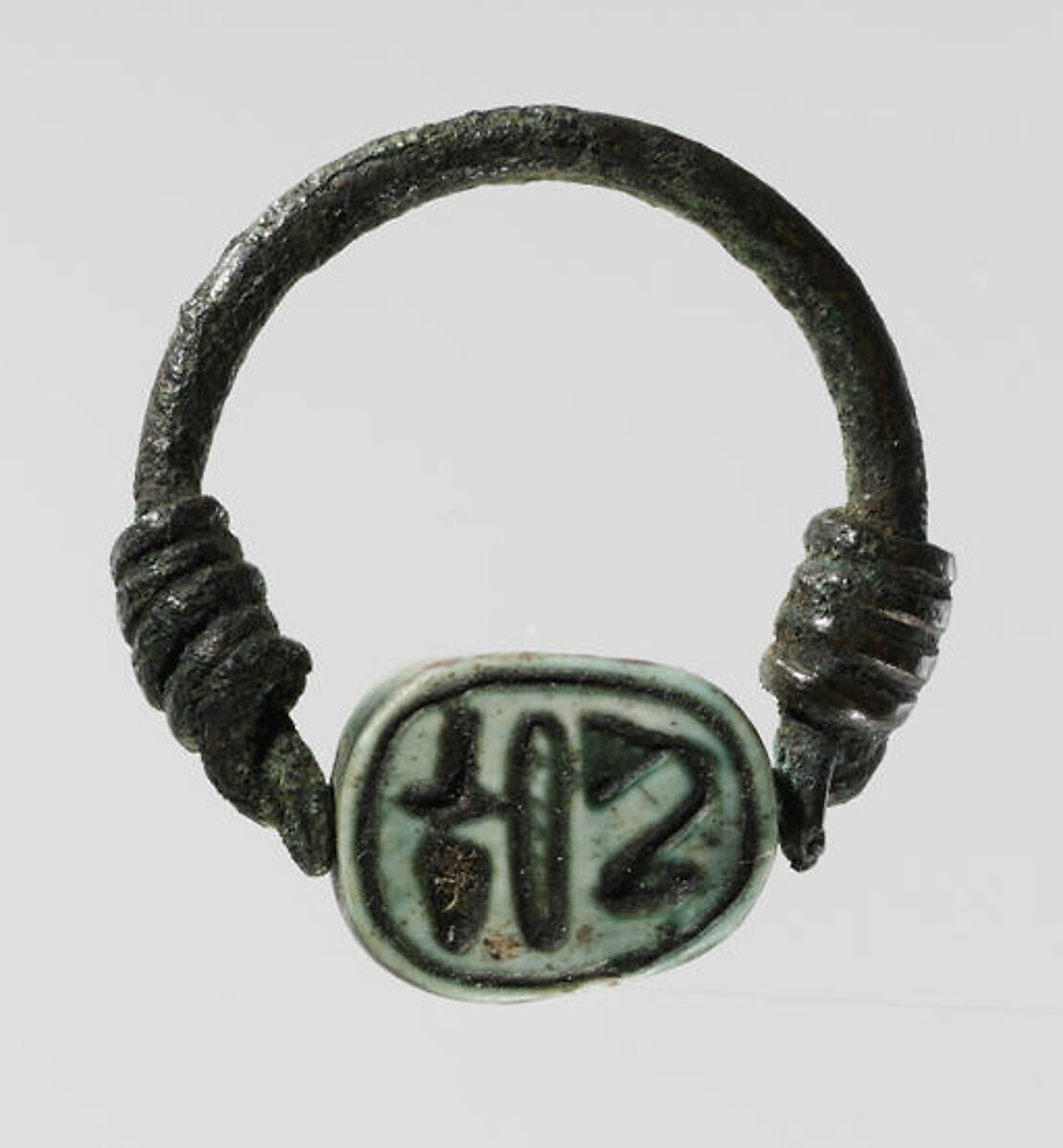 Ring with a Feline's Head, Steatite (glazed), copper
Green glazed steatite lion head seal, mounted on copper wire ring