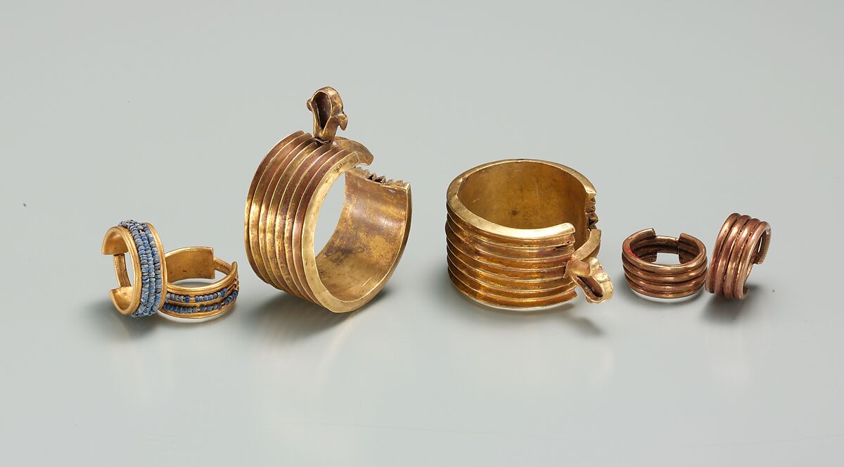 Ribbed Penannular Earring, Gold