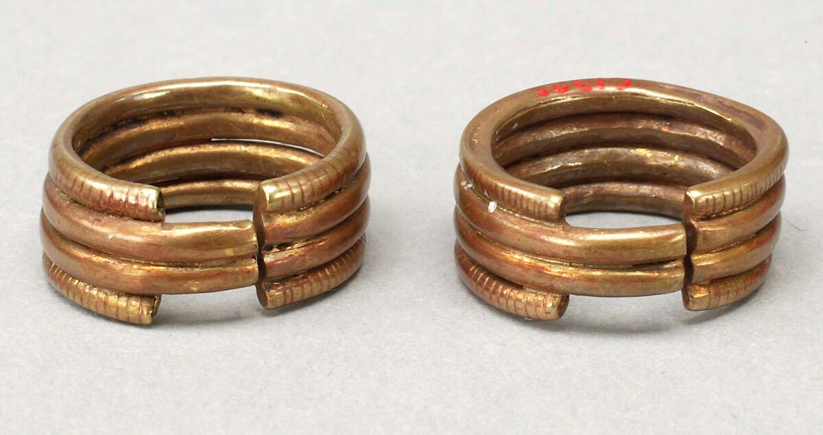 Ribbed Penannular Earring, Gold