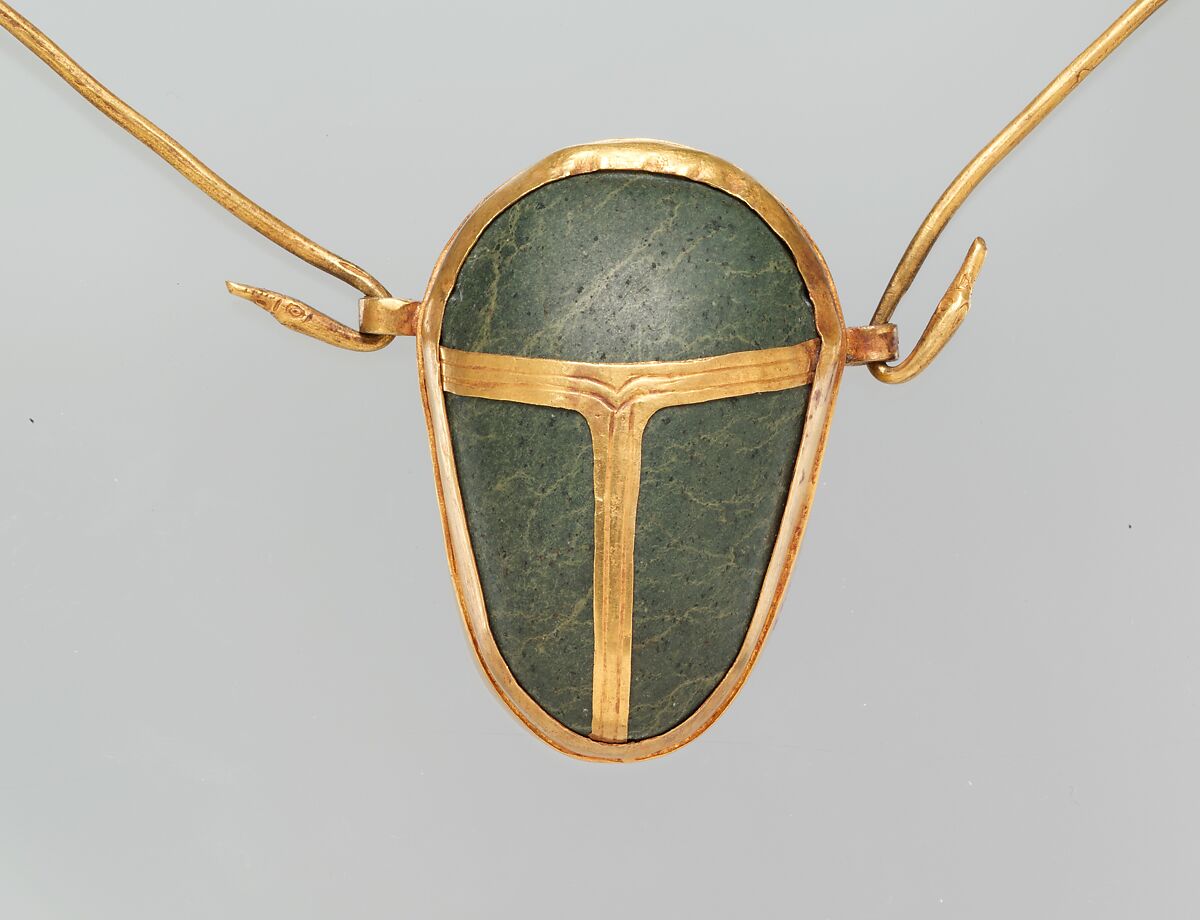 Heart Amulet of Manhata, Gold, green schist 
