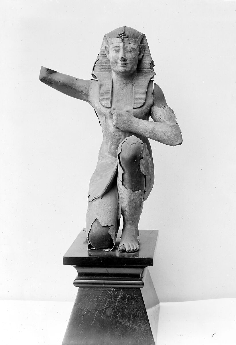 Statuette of an ancestral king, Wood, formerly clad with lead sheet