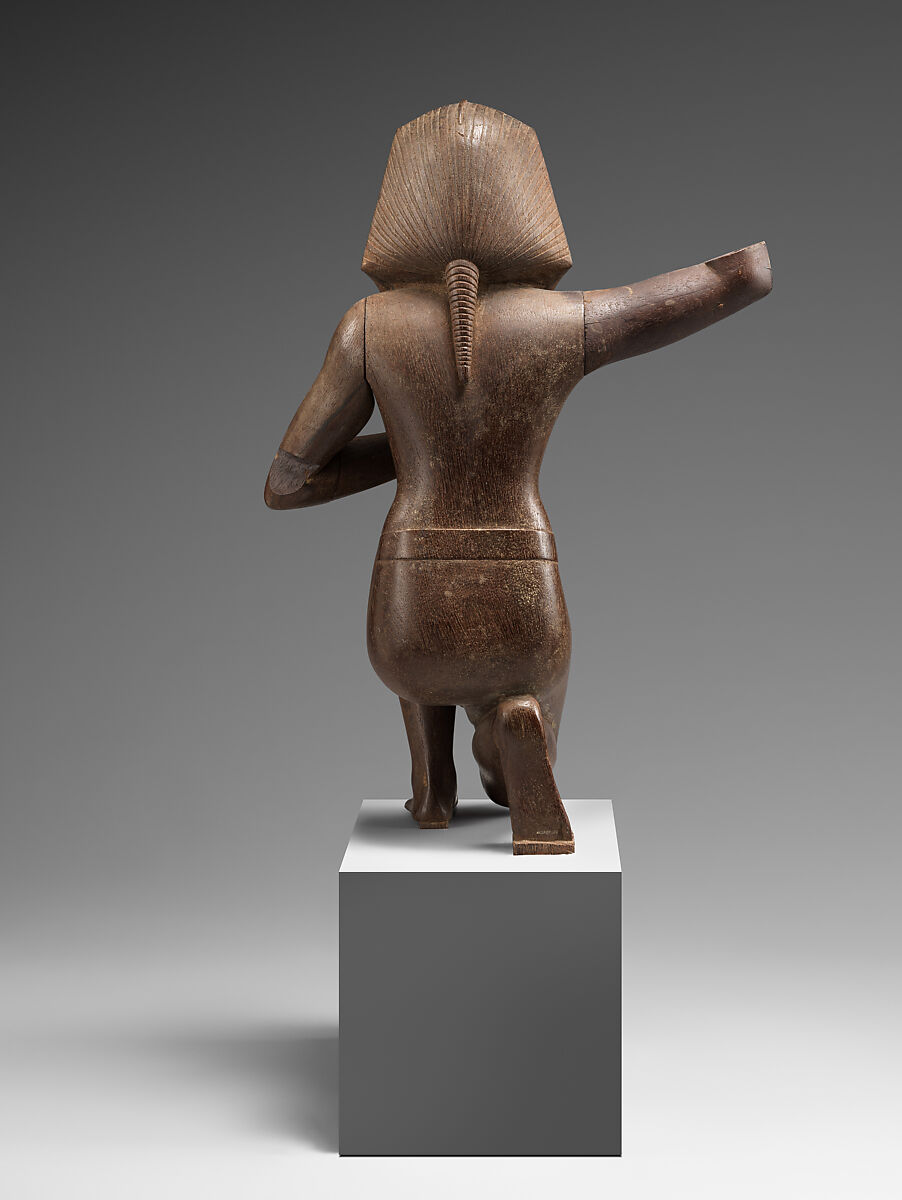 Statuette of an ancestral king, Wood, formerly clad with lead sheet