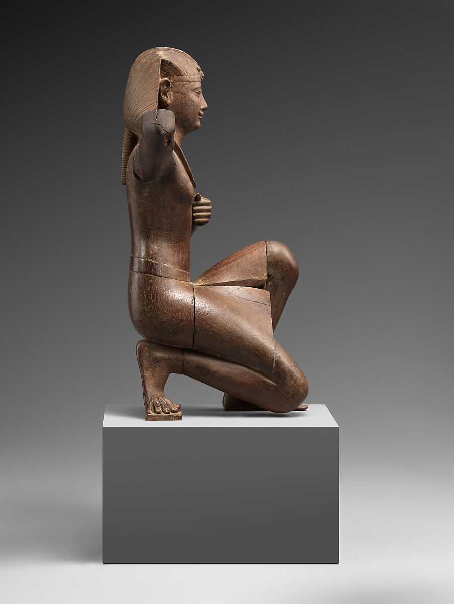 Statuette of an ancestral king, Wood, formerly clad with lead sheet