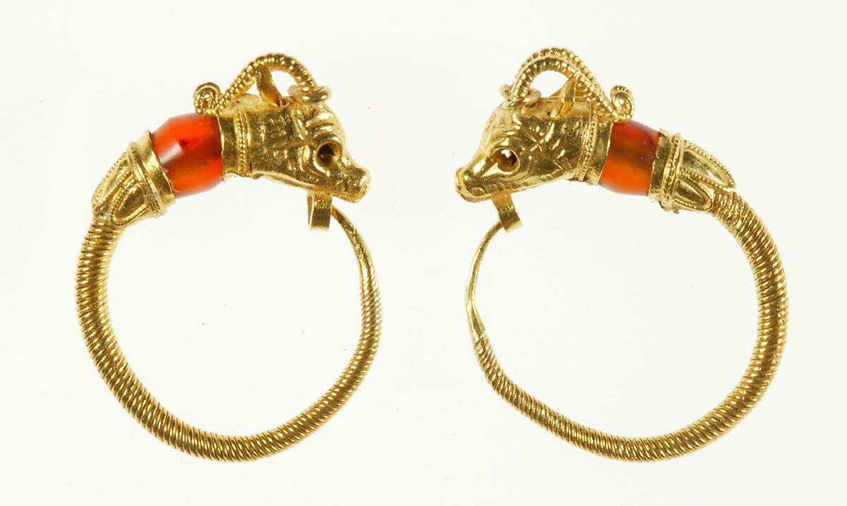 Ibex-head earrings, Gold; carnelian