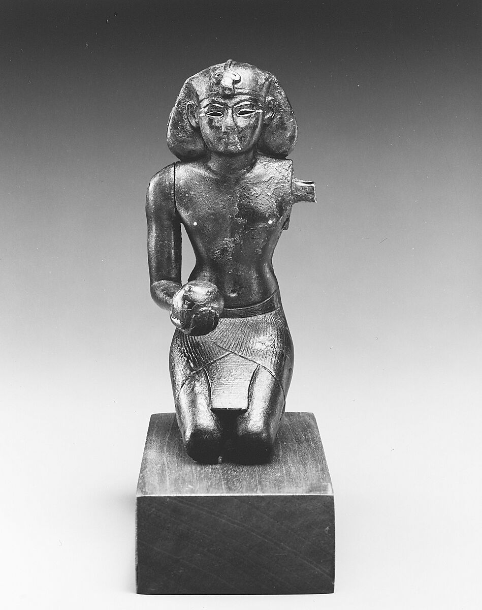 Ritual Statuette of Thutmose III, Black bronze, gold inlay