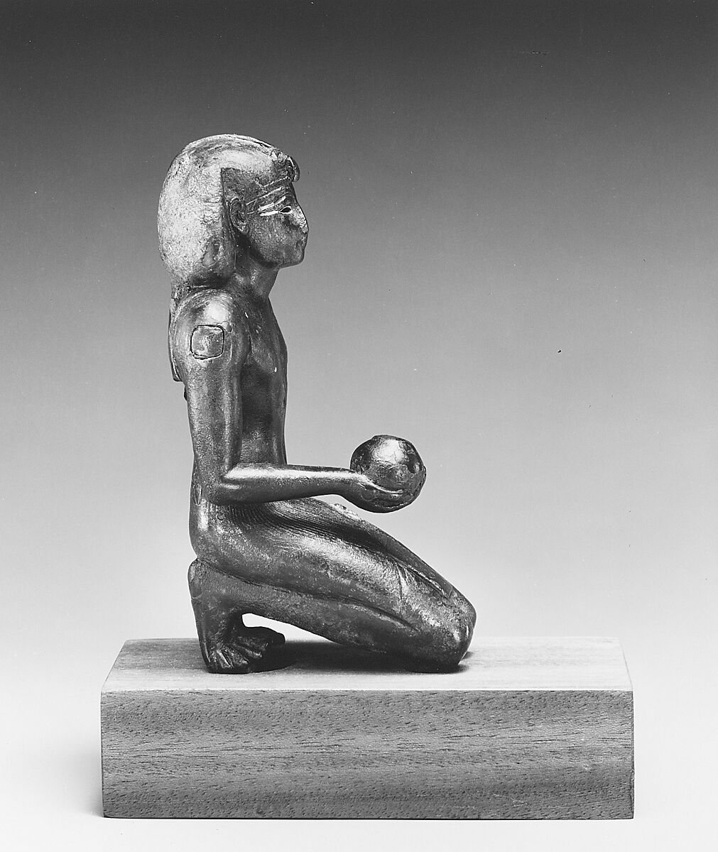 Ritual Statuette of Thutmose III, Black bronze, gold inlay