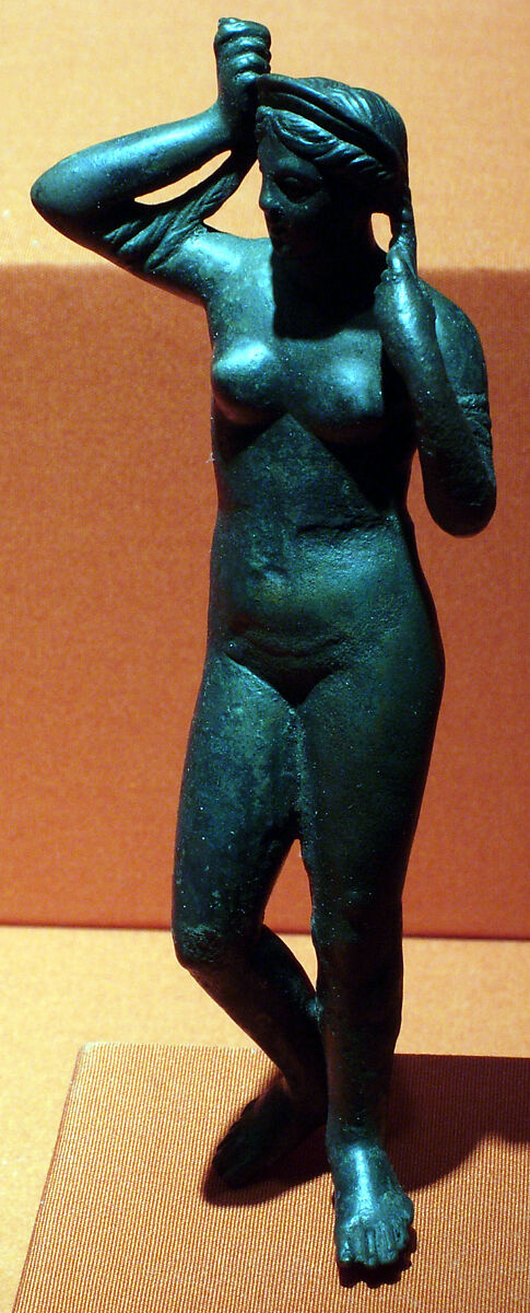Aphrodite rising from the Bath, Bronze 