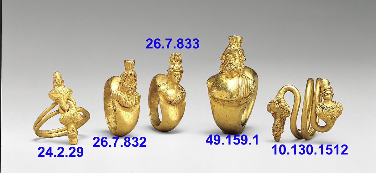 Ring with terminal busts of Osiris and a Isis twisted for a bezel, Gold