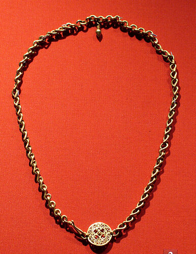 Necklace with ornate clasp ornament and a small drop pendant